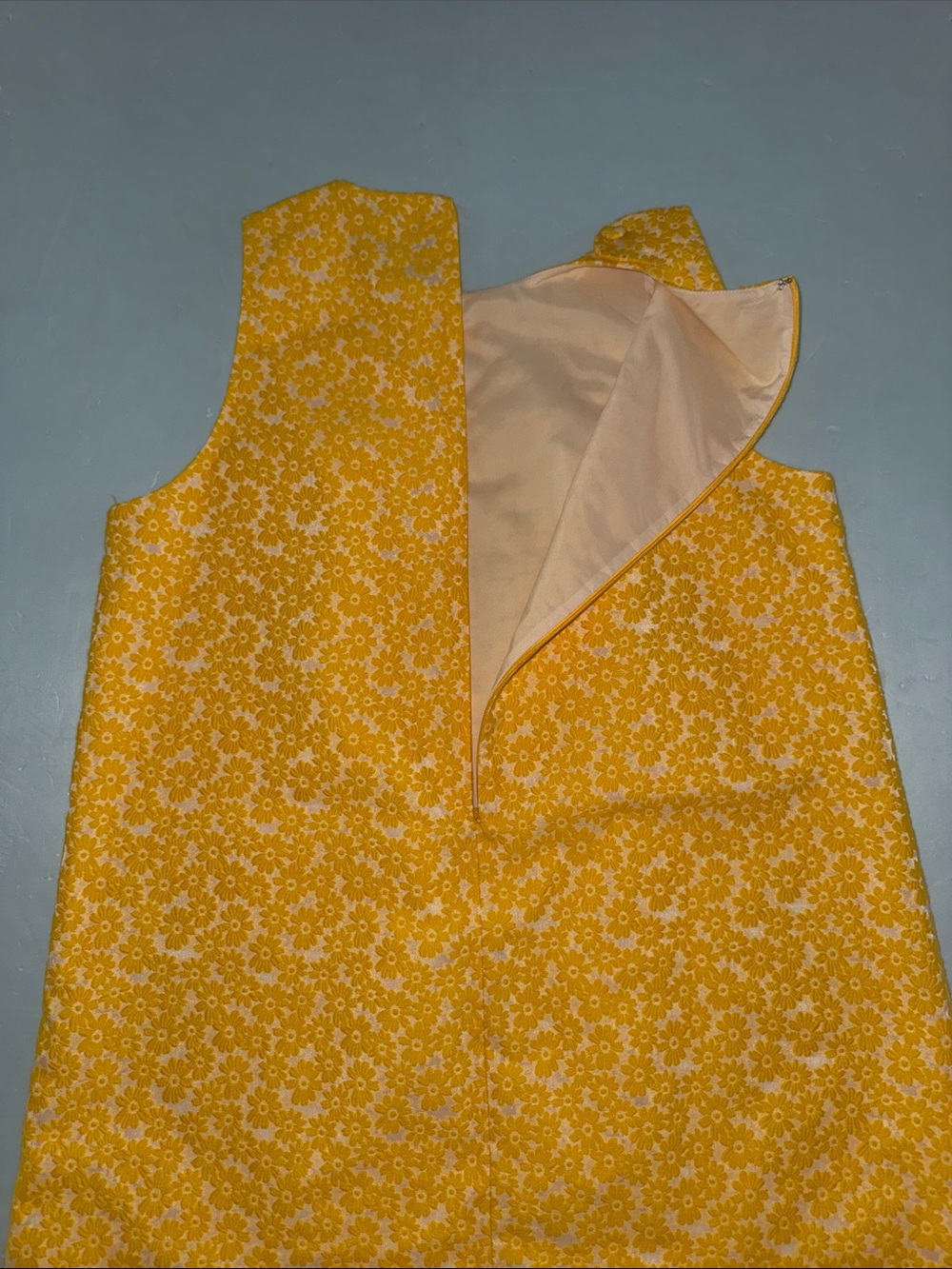 TUCKERNUCK Yellow Daisy Jacquard Grace Shift Dress Sz L Mod Revival Cottagecore - Picture 4 of 13